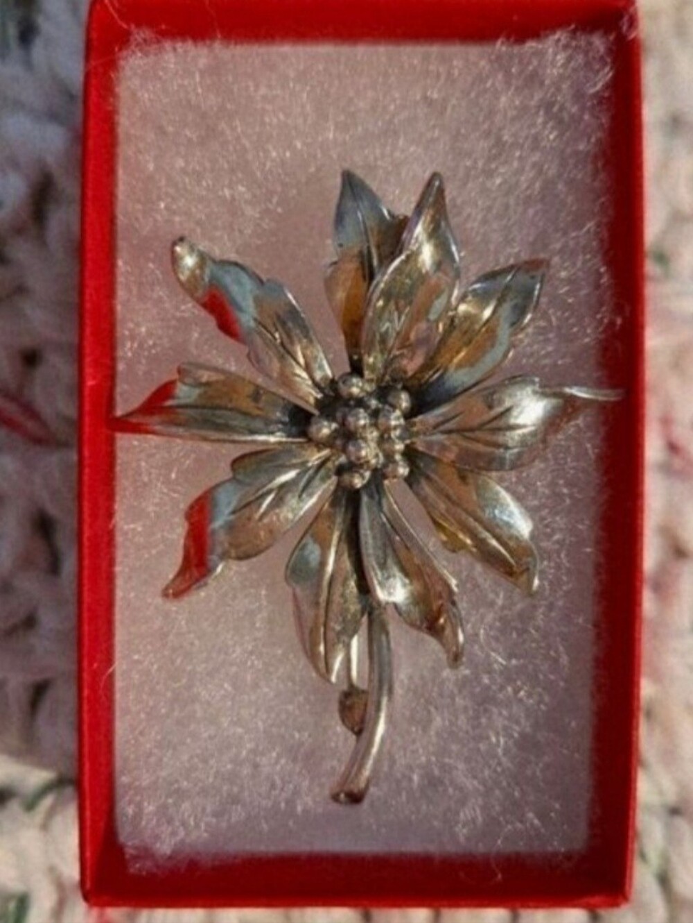 VINTAGE SARAH COVENTRY POINSETTIA CHRISTMAS BROOCH EUC